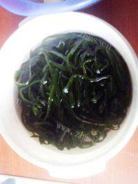 家常菜冬瓜海带排骨汤做法图解3)