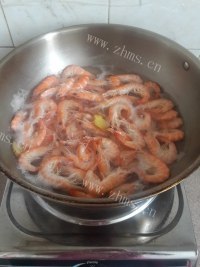 美味的白灼虾做法图解4)