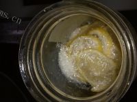 美味的白糖蜜柠檬做法图解3)