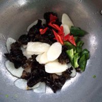 回味无穷的山药炒木耳