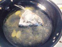家常菜鱼头炖豆腐做法图解3)