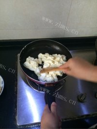 香甜可口的黑芝麻牛轧糖做法图解1)