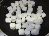 自制花生牛轧糖做法图解2)