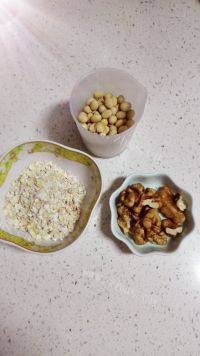 自制核桃燕麦豆浆做法图解1)