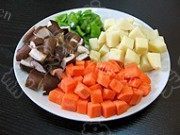 家常菜土豆炖肉排做法图解1)