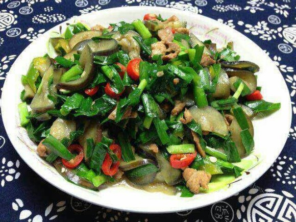 五味俱全的韭菜炒茄子