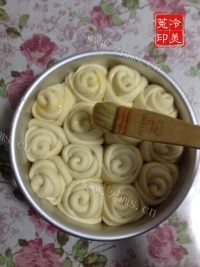 自制玫瑰花面包做法图解20)