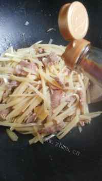 土豆丝炒牛肉做法图解10)