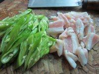 家常菜青椒肉片做法图解1)
