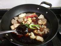 美味的啤酒红烧羊肉做法图解7)