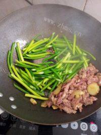 外婆教我做蒜薹炒肉做法图解5)
