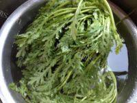 家常菜凉拌茼蒿做法图解3)