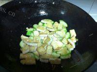 家常菜西葫芦炒豆腐做法图解5)
