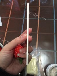 自制草莓棒棒糖做法图解3)