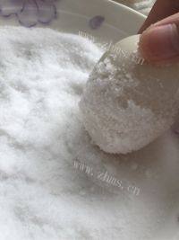 美味的腌鸭蛋做法图解4)