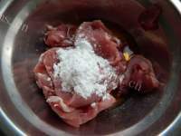 家常菜水煮肉片做法图解2)