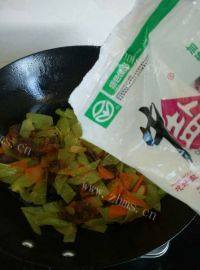 家常菜莴笋炒腊肠做法图解10)