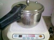美味的冬瓜薏米排骨汤做法图解6)