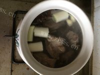 美味的砂锅排骨莲藕汤的做法图解五