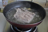 美味的元宝红烧肉做法图解3)