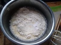 好吃不腻的奶香鸡蛋饼做法图解3)