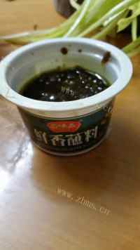 家常炒韭黄菇做法图解4)