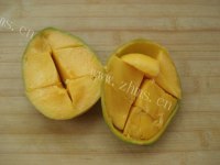 香喷喷的芒果糯米糍做法图解6)