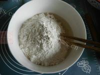 喜欢吃油酥火烧夹肉做法图解2)