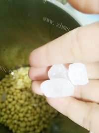 美味的冰糖醇豆浆做法图解3)