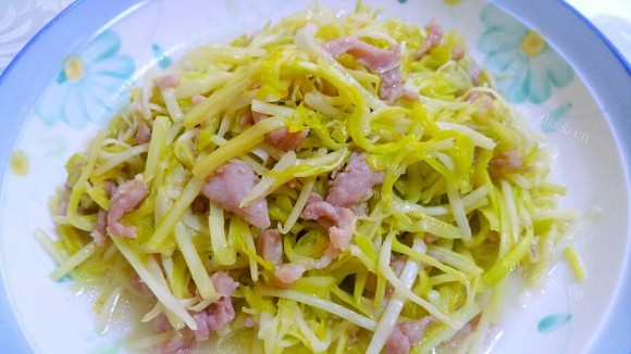 鲜香的韭黄炒肉丝