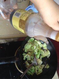 开胃的手撕包菜做法图解5)