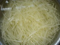 色香味俱全的醋溜土豆丝做法图解2)