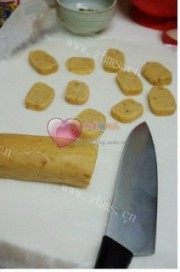香浓的花生酱桃酥饼做法图解3)