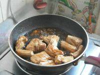 家常菜排骨炖土豆做法图解6)