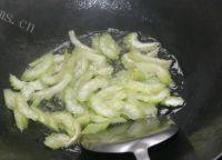 易做的芹菜炒香干做法图解4)