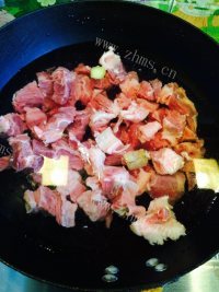 香喷喷的牛肉炖萝卜做法图解2)