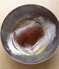 色味俱佳的可可戚风蛋糕做法图解5)
