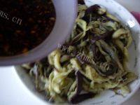 家常菜凉拌茄条做法图解20)