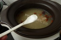 香浓的田七肉骨汤做法图解6)
