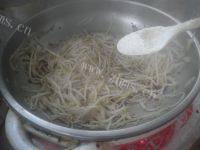 家常菜酸辣绿豆芽做法图解7)