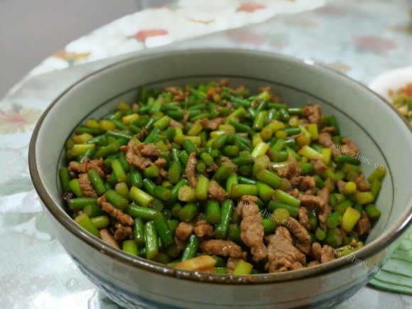 独特的蒜苔炒肉