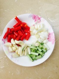 可口的干锅肥肠做法图解4)