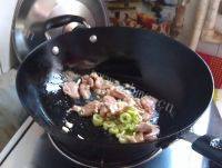 家常菜木耳炒肉片做法图解8)