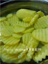 家常菜黑椒土豆片做法图解2)