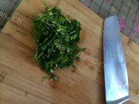 色香味俱全的韭菜鸡蛋虾仁蒸饺做法图解5)