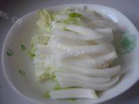 家常菜酸辣白菜条做法图解1)