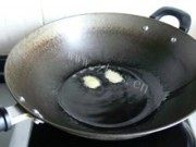 美味的红烧栗子排骨做法图解2)