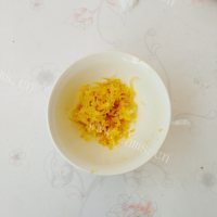 清香柠檬鸡蛋卷做法图解2)