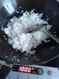 好吃的豌豆粒蛋炒饭做法图解7)