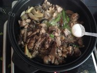 美味的黄焖鸡米饭做法图解9)